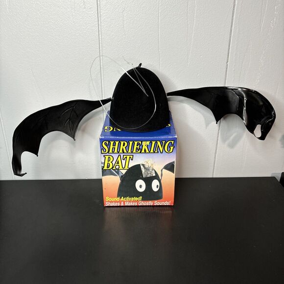 Gemmy 1991 Shrieking Shaking Bat W Box 90's Halloween Prop Works Hangs -NO SOUND - Picture 9 of 14
